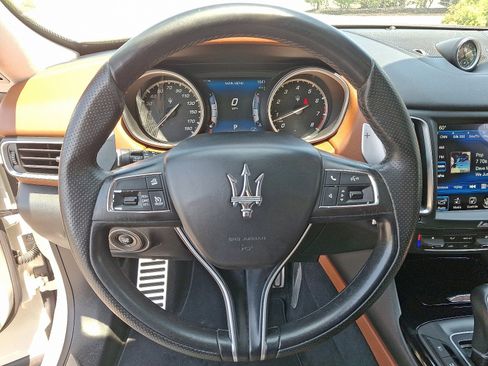 Used 2017 Maserati Levante w/ Sport Package image 18