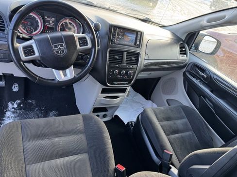 Used 2019 Dodge Grand Caravan SE w/ Rear Park Assist Package image 2