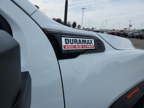 Used 2024 GMC Sierra 2500 AT4X image 8