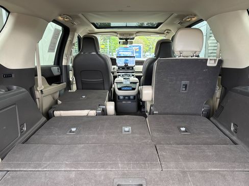Certified 2023 Lincoln Navigator Reserve AWD/4WD image 16