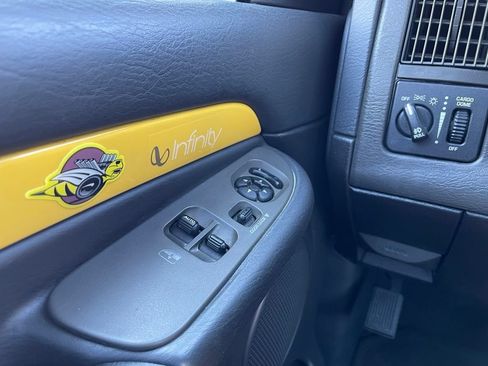 Used 2005 Dodge Ram 1500 Truck SLT w/ Rumblebee Group AWD/4WD image 8