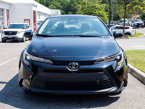 Used 2025 Toyota Corolla LE FWD image 2