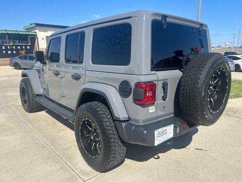 Used 2018 Jeep Wrangler Unlimited Sahara image 5