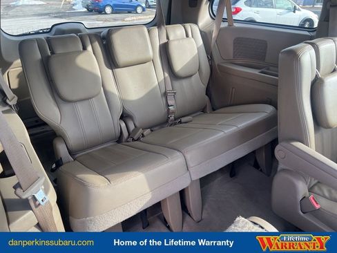 Used 2016 Chrysler Town & Country Touring image 36