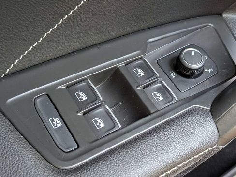 Used 2023 Volkswagen Tiguan SE FWD image 24