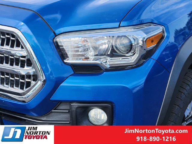 Used 2017 Toyota Tacoma TRD Off-Road w/ Tow Package AWD/4WD image 11
