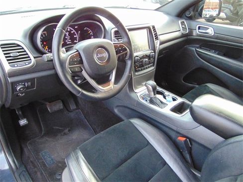 Used 2017 Jeep Grand Cherokee Altitude image 11