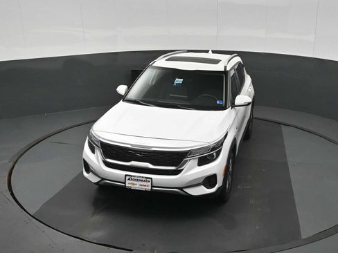 Used 2023 Kia Seltos EX AWD/4WD image 12
