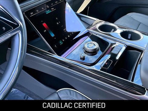 Certified 2025 Cadillac Escalade ESV Premium Luxury image 15