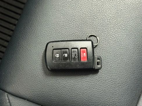 Used 2017 Toyota RAV4 SE image 43