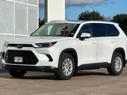 Certified 2024 Toyota Grand Highlander XLE image 10