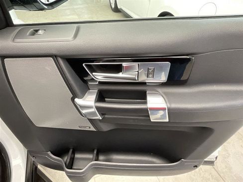 Used 2016 Land Rover LR4 HSE image 9