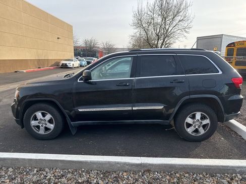 Used 2011 Jeep Grand Cherokee Laredo image 3