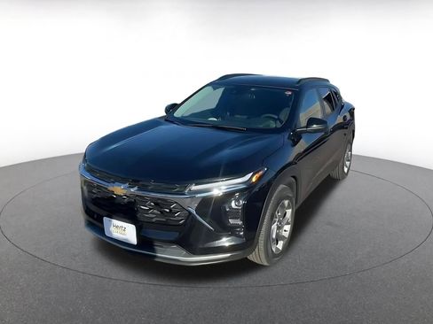 Used 2025 Chevrolet Trax LT image 7