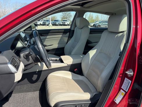 Used 2018 Honda Accord Touring image 15