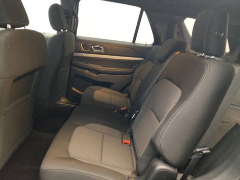 Used 2018 Ford Explorer XLT w/ Equipment Group 201A FWD image 18