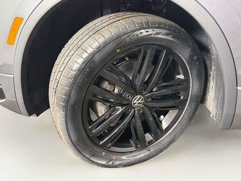 Used 2022 Volkswagen Tiguan SE R-Line AWD/4WD image 37