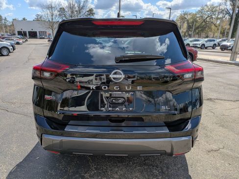 Certified 2025 Nissan Rogue SL w/ SL Premium Package FWD image 5