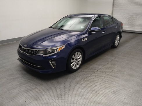 Used 2018 Kia Optima S FWD image 2