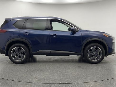 Used 2025 Nissan Rogue SV FWD image 11