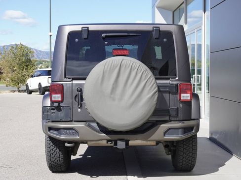 Used 2017 Jeep Wrangler Sahara AWD/4WD image 6