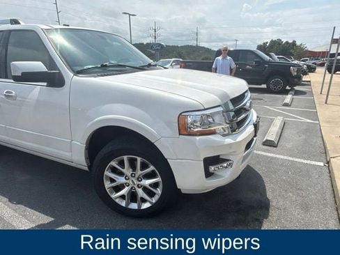 Used 2017 Ford Expedition Limited w/ Equipment Group 301A AWD/4WD image 32