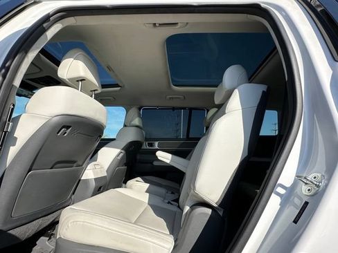 Used 2024 Hyundai Santa Fe Calligraphy AWD/4WD image 17