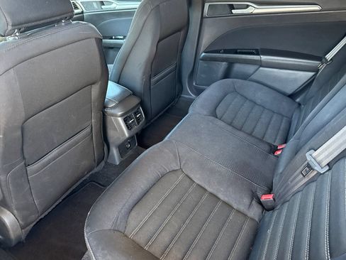 Used 2015 Ford Fusion SE FWD image 6