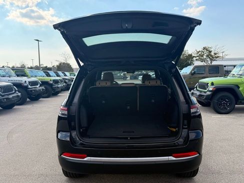 New 2026 Jeep Grand Cherokee Limited RWD image 36