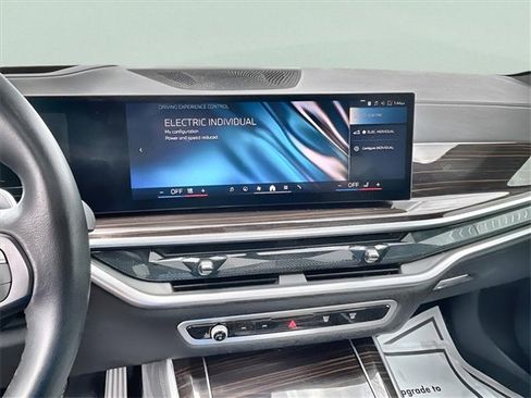 Used 2025 BMW X5 xDrive50e image 6