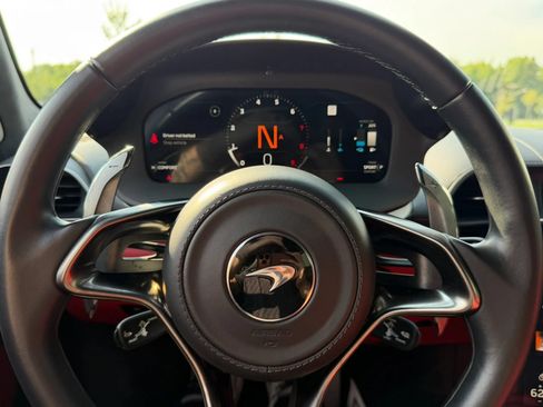 Used 2023 McLaren Artura RWD image 22