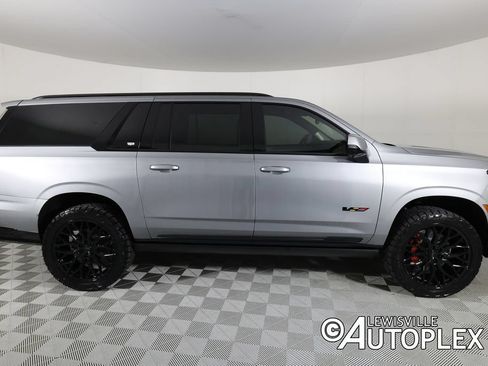 Used 2026 Cadillac Escalade ESV V w/ LPO, ONYX Package AWD/4WD image 4