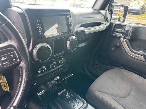 Used 2015 Jeep Wrangler Sport w/ Quick Order Package 24S AWD/4WD image 36