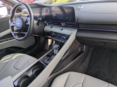 Certified 2024 Hyundai Elantra Limited image 12