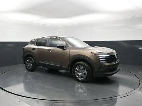 Used 2025 Nissan Kicks S w/ Interior Electronics Package FWD image 1