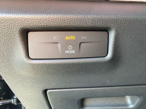 New 2025 Volkswagen Tiguan SE image 33