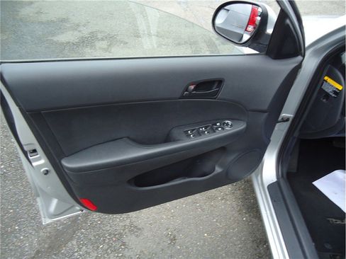 Used 2010 Hyundai Elantra GLS image 10