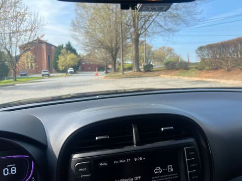 Used 2025 Kia Soul LX w/ LX Technology Package image 17