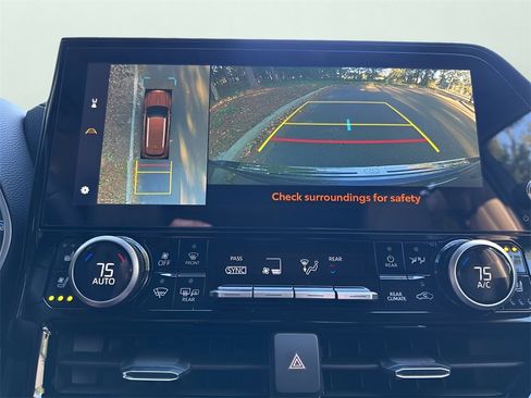 Used 2025 Toyota Highlander Platinum image 36