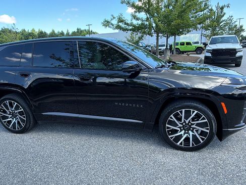 Used 2025 Jeep Wagoneer S Limited AWD/4WD image 7