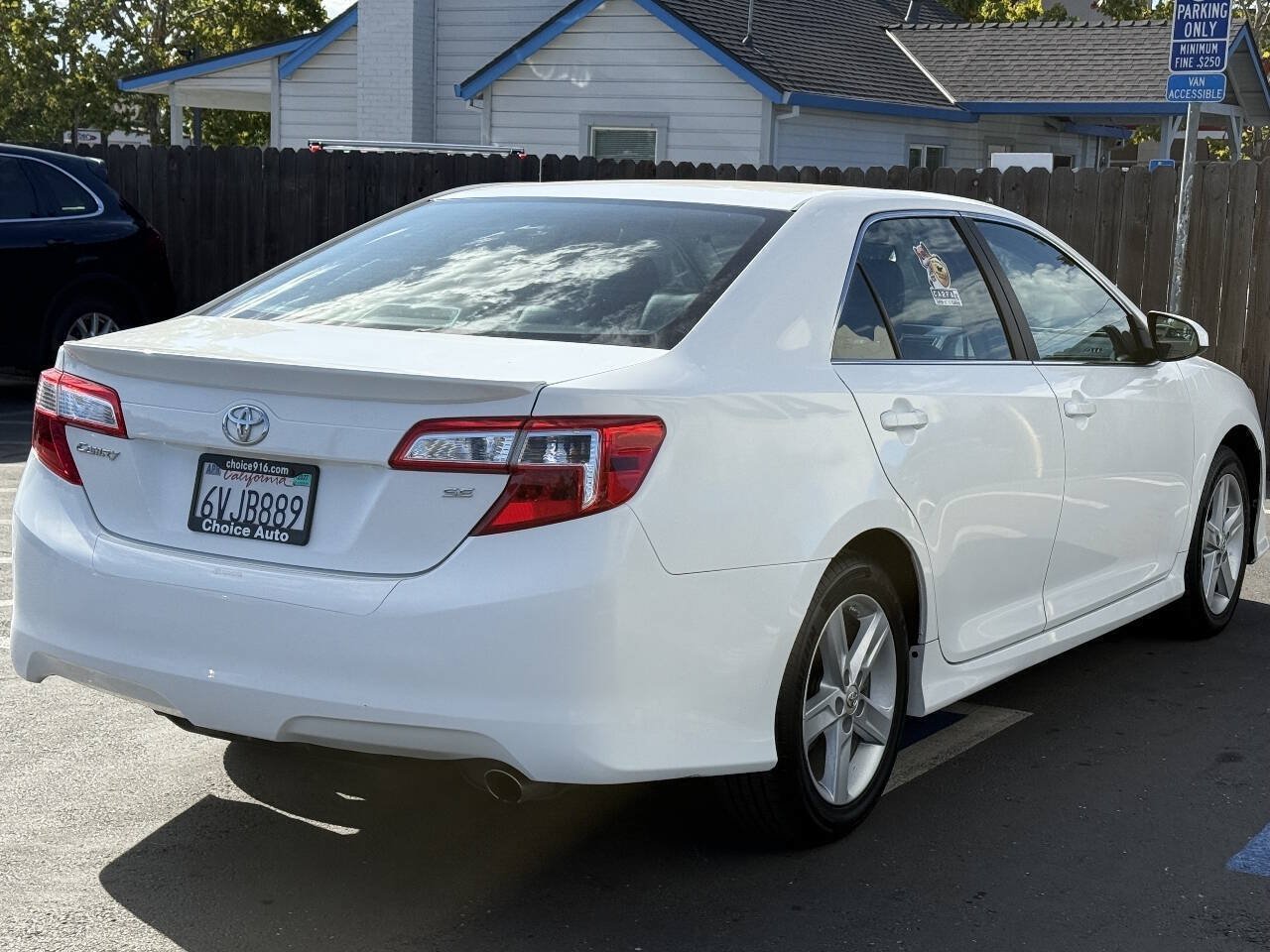 Used 2012 Toyota Camry SE FWD image 5