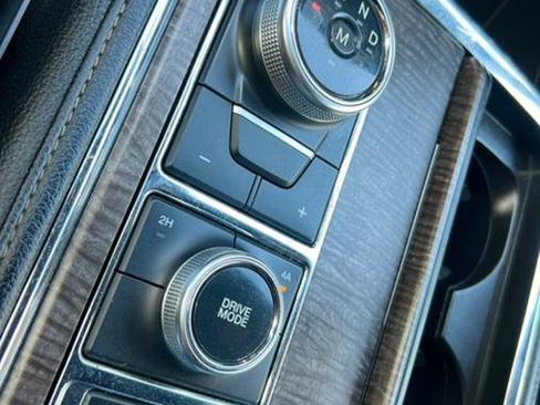 Used 2020 Ford Expedition Limited image 31