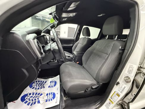 Used 2017 Toyota Tacoma TRD Off-Road image 11