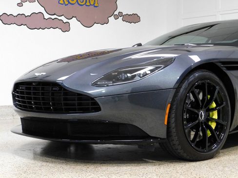 Used 2020 Aston Martin DB11 AMR image 28