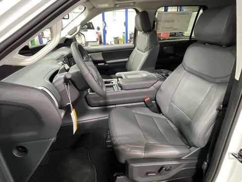 New 2025 Ford Expedition Active AWD/4WD image 17