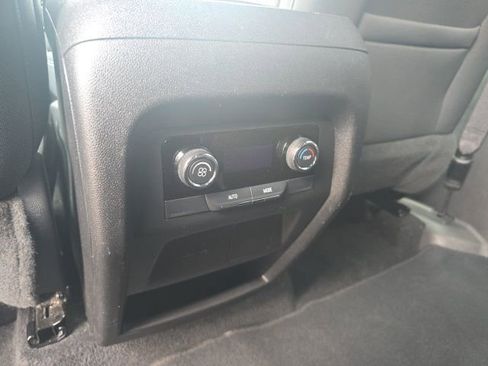 Used 2025 Chevrolet Traverse LT image 29