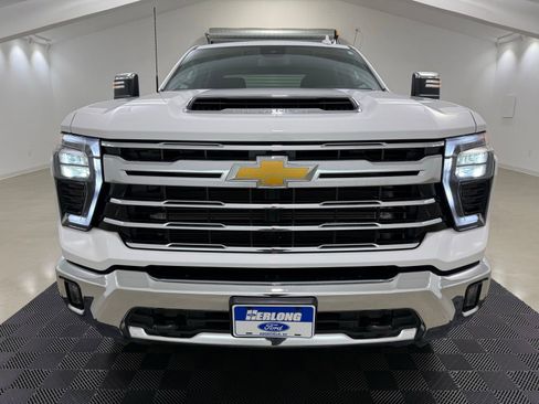 Used 2024 Chevrolet Silverado 2500 LTZ image 2