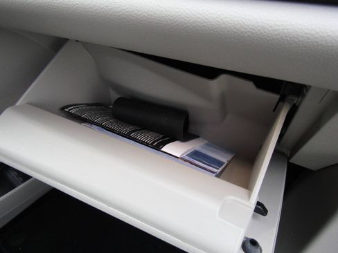 Used 2024 Chrysler Pacifica Touring-L FWD image 29