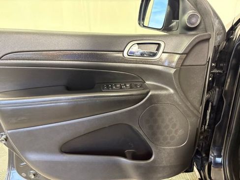 Certified 2018 Jeep Grand Cherokee Altitude AWD/4WD image 19