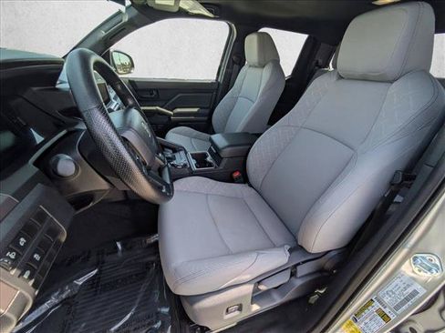 Certified 2025 Toyota Tacoma SR5 AWD/4WD image 15